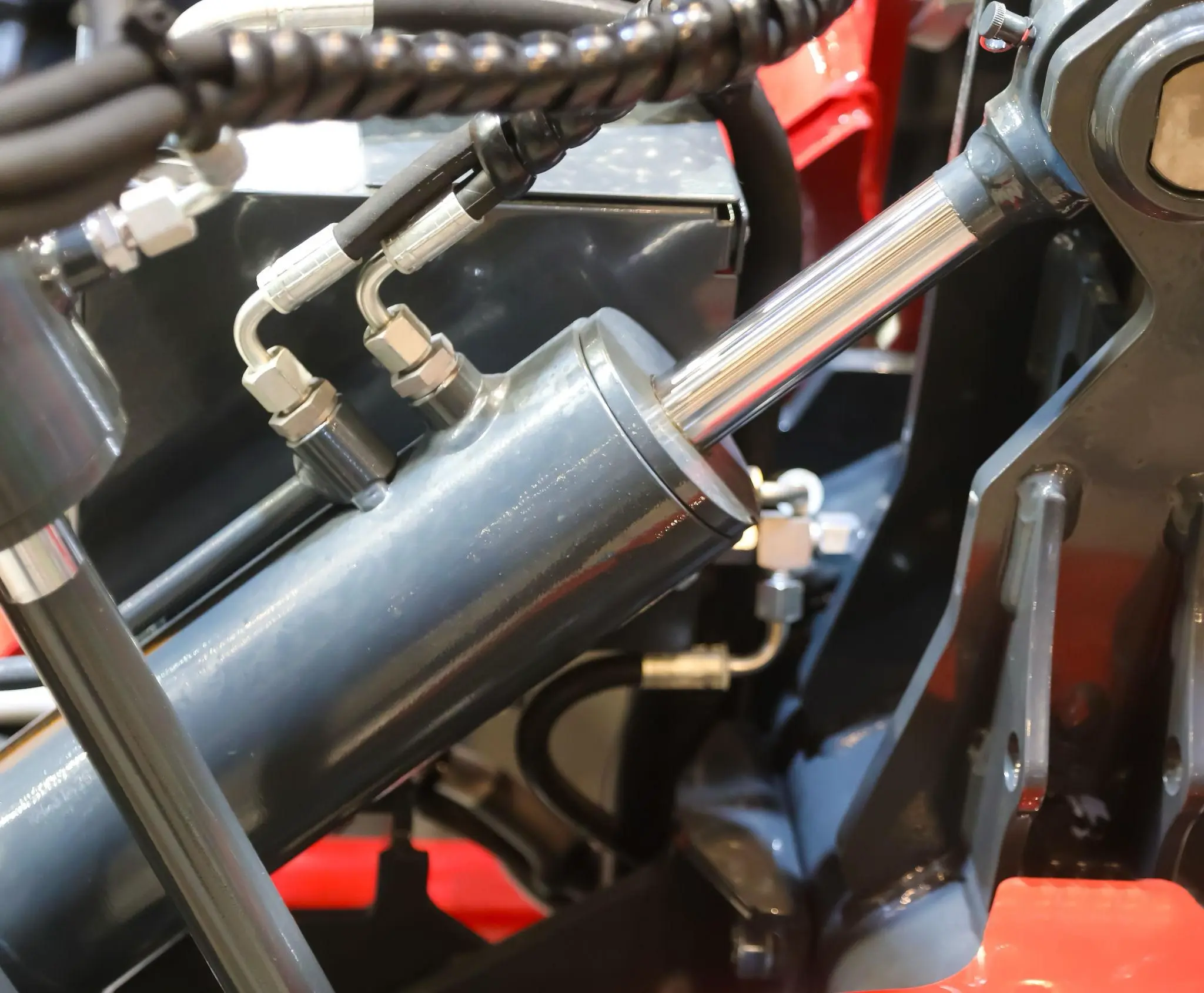 Industrial hydraulic cylinder application scene — chrome plated piston rod field performance